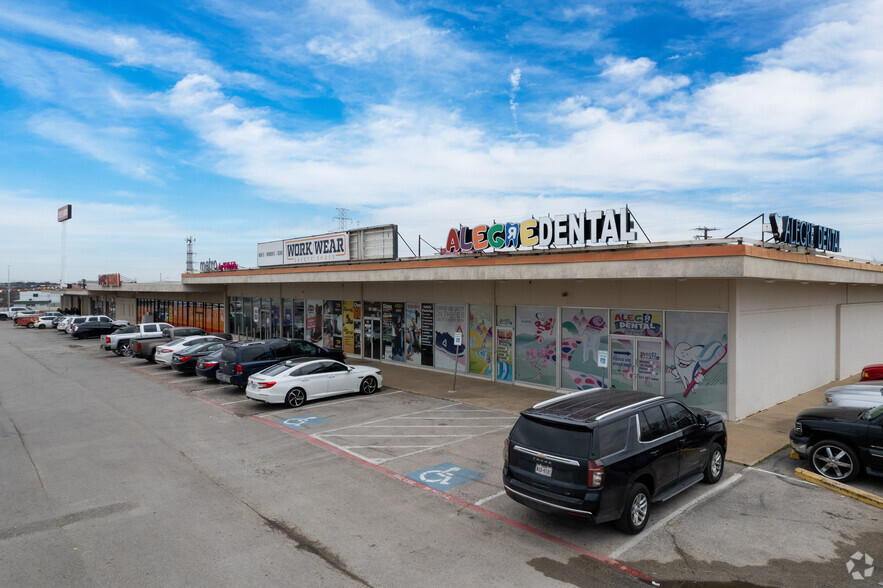 Felix Shopping Center portfolio of 3 properties for sale on LoopNet.com - Building Photo - Image 1 of 4