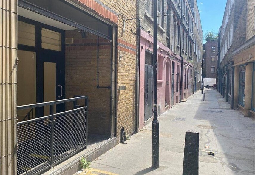 34-42 Shorts Gdns, London for sale - Building Photo - Image 1 of 1