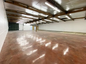 1100 E 14th Pl, Los Angeles, CA for sale Interior Photo- Image 1 of 7