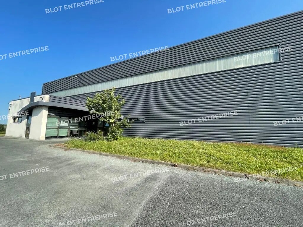 Office in La Planche for lease Building Photo- Image 1 of 12