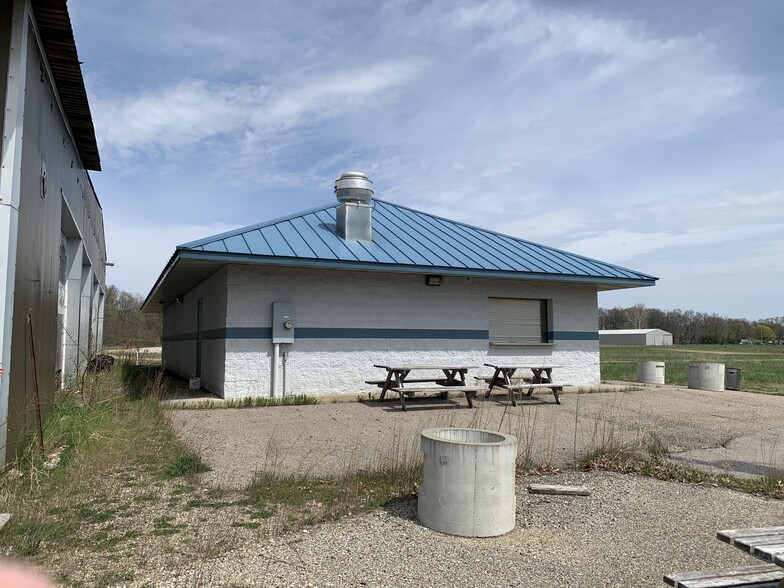 56300 Ash Osceola IN 46561 rd, Osceola, IN for sale - Primary Photo - Image 1 of 3