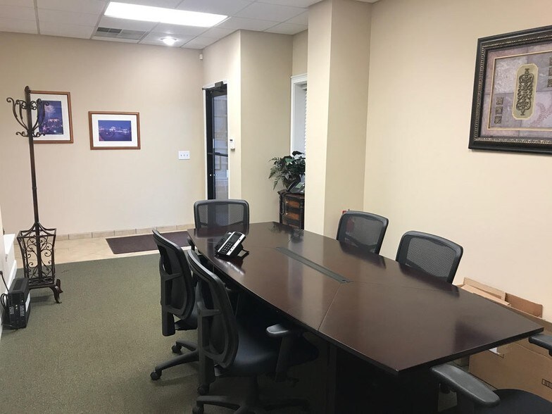 206 Riverside Ct, Greer, SC for sale - Building Photo - Image 1 of 1