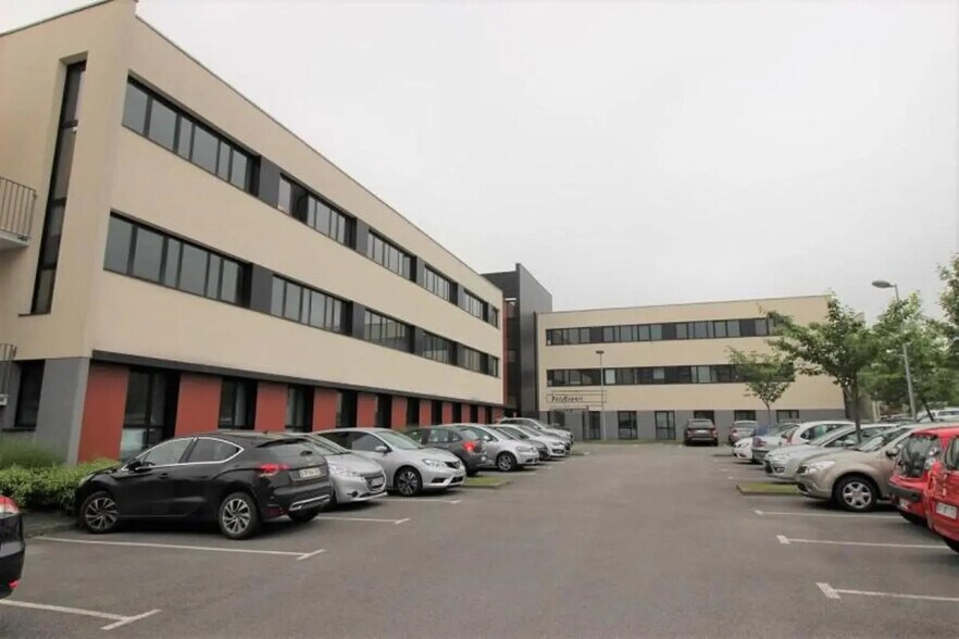 Office in Saint-Grégoire for lease - Building Photo - Image 1 of 8