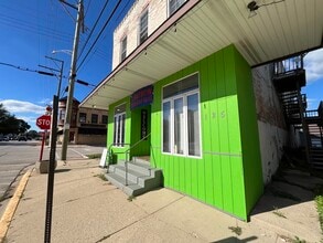 125 S Main St, Burlington, IL for lease Interior Photo- Image 2 of 8