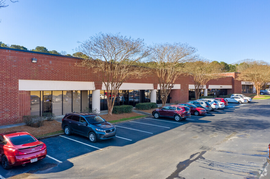 5111-5131 S Royal Atlanta Dr, Tucker, GA for lease - Building Photo - Image 1 of 4