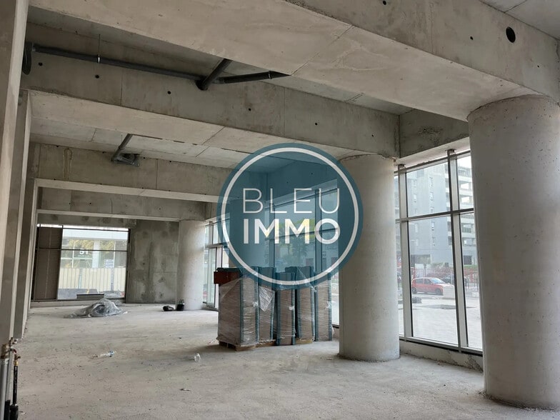 Retail in Nice for lease - Interior Photo - Image 3 of 4