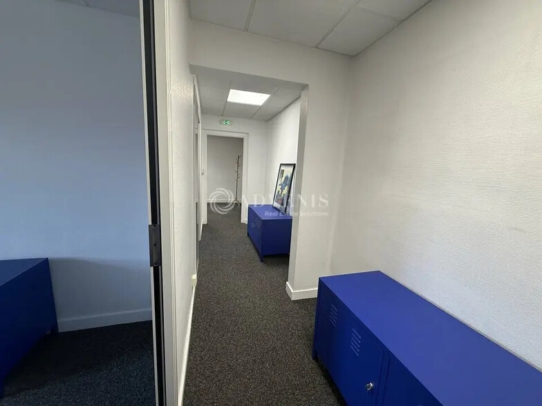 Office in Lyon for lease - Interior Photo - Image 2 of 2