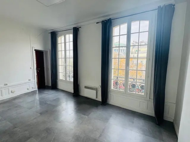 Office in Paris for lease Interior Photo- Image 1 of 13