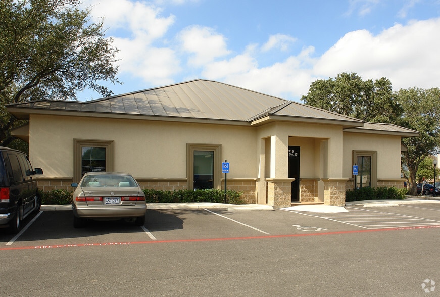 16719-2 Huebner Rd, San Antonio, TX for sale - Building Photo - Image 2 of 8