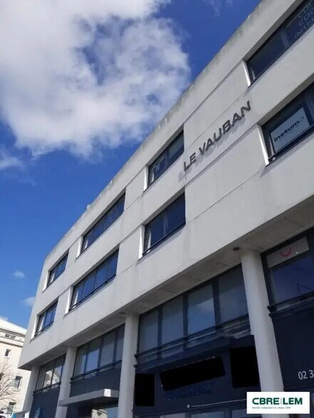 Office in Caen for lease - Building Photo - Image 1 of 3