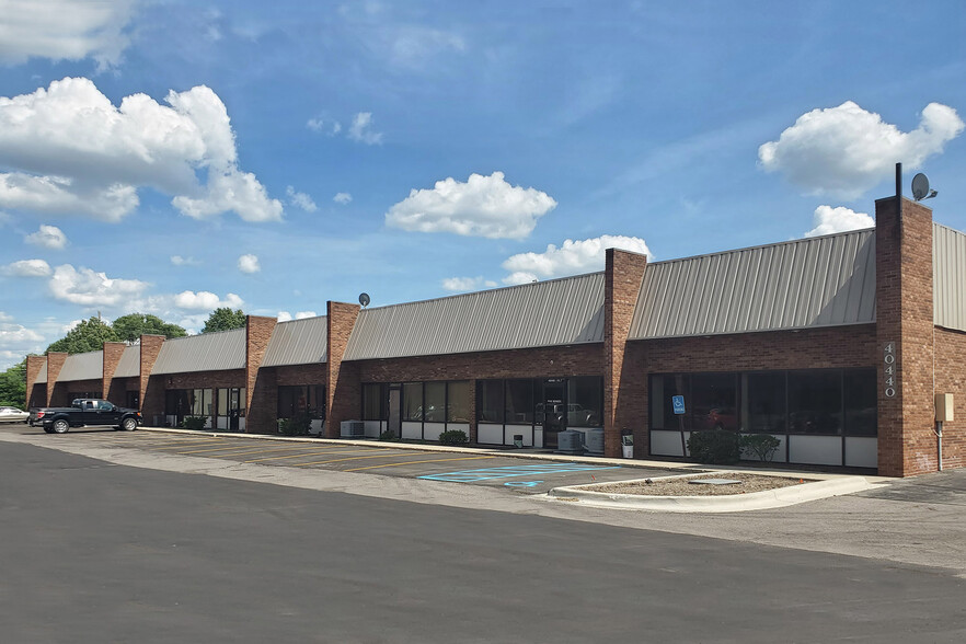 40400 Grand River Ave, Novi, MI for lease - Building Photo - Image 1 of 2