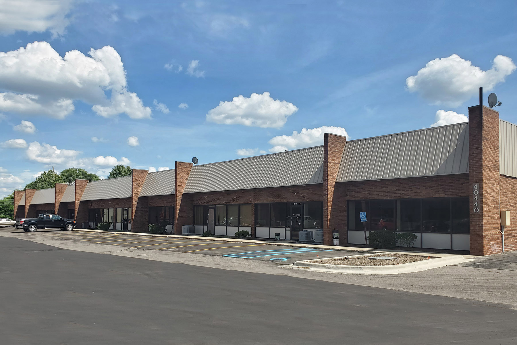 40400 Grand River Ave, Novi, MI for lease Building Photo- Image 1 of 3