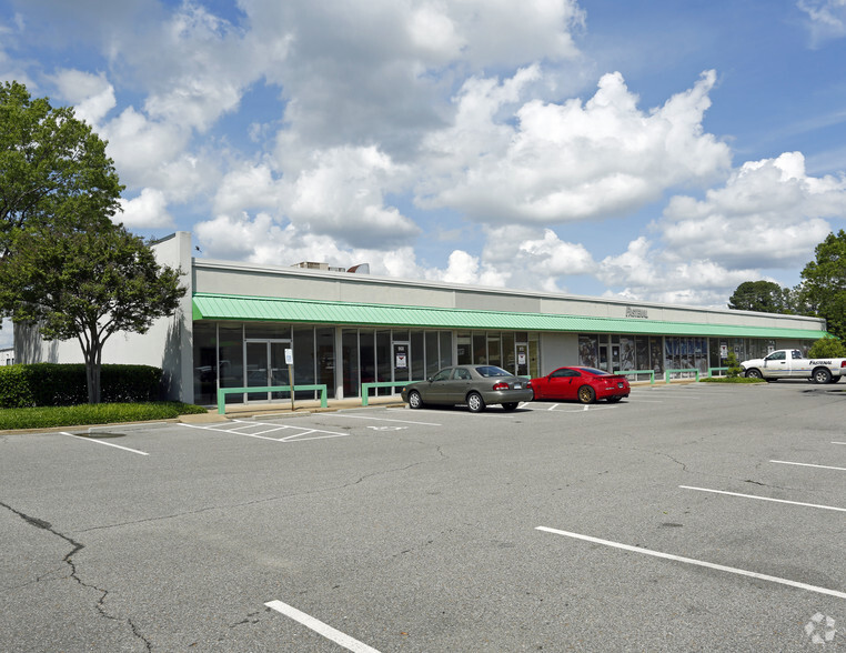 968-986 E Brooks Rd, Memphis, TN for lease - Building Photo - Image 1 of 8