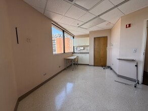 810 Biesterfield Rd, Elk Grove Village, IL for lease Interior Photo- Image 2 of 8