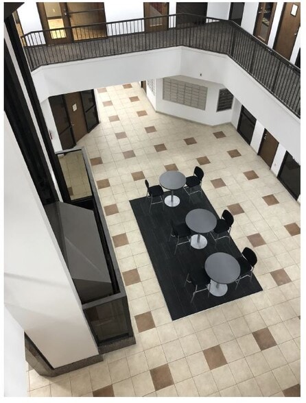 6420 Richmond Ave, Houston, TX for lease - Interior Photo - Image 3 of 15