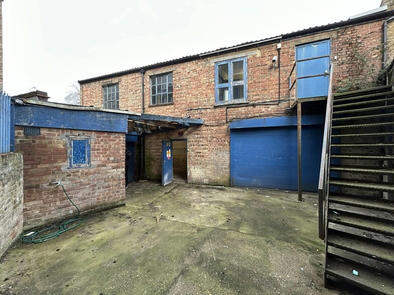 Saltram Crescent, London for lease - Building Photo - Image 1 of 6