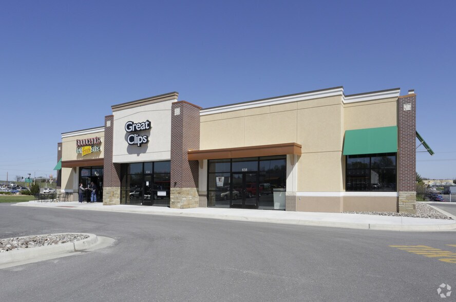 606626 S 130th St, Bonner Springs, KS 66012 Bonner Springs Plaza