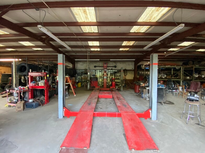 23 Lana Ln, Burnsville, NC for sale - Building Photo - Image 3 of 16