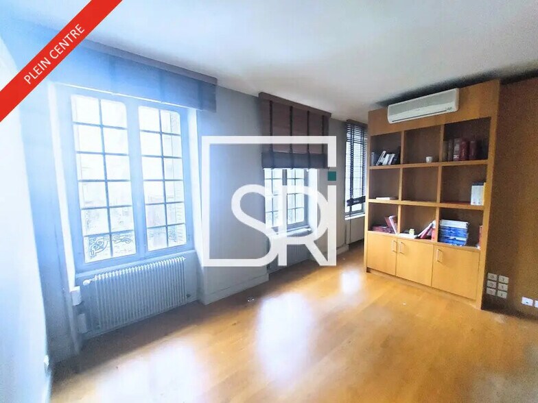 Office in Clermont-Ferrand for sale - Interior Photo - Image 2 of 12