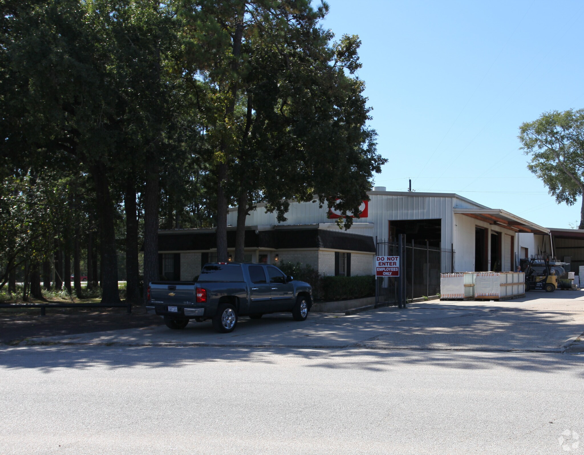 118 Commercial Cir, Conroe, TX for sale Building Photo- Image 1 of 1