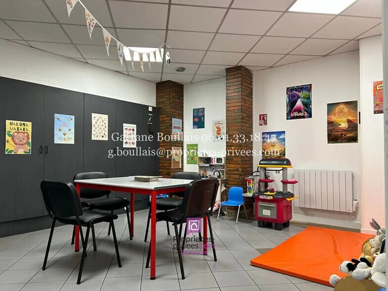Office in Lisieux for sale - Interior Photo - Image 2 of 18