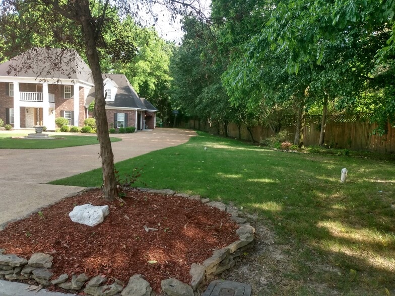 8201 Everwood Cv, Germantown, TN for sale - Building Photo - Image 1 of 28