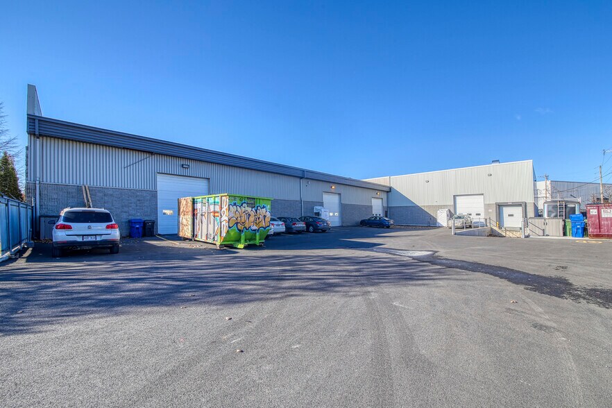 525 Rue Sagard, St-Bruno-de-Montarville, QC for lease - Building Photo - Image 2 of 19