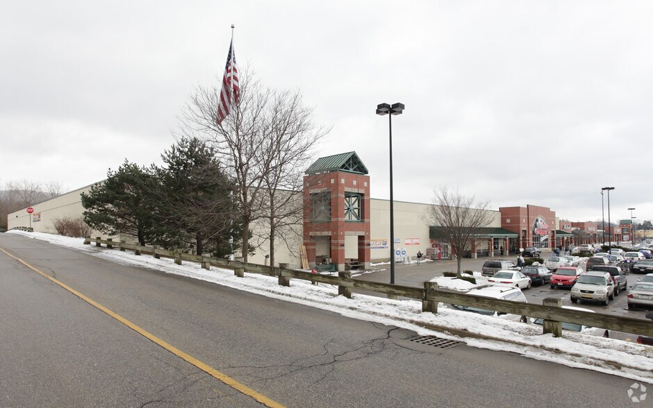 555 Hubbard Ave, Pittsfield, MA for sale - Primary Photo - Image 1 of 1