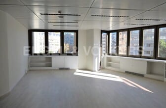 Plaça de Francesc Macià, Barcelona, Barcelona for lease Interior Photo- Image 2 of 5