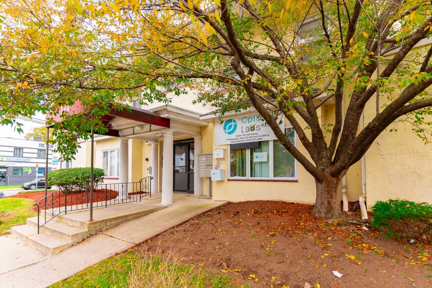 714-720 Broadway, Paterson, NJ for lease - Building Photo - Image 2 of 15