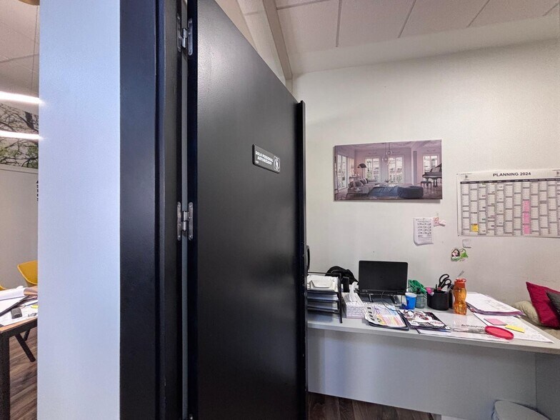 Retail in Cáceres, Cáceres for sale - Building Photo - Image 3 of 6