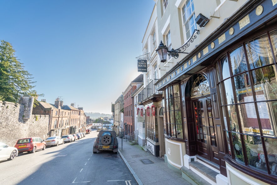 65 High St, Arundel for lease - Building Photo - Image 3 of 16