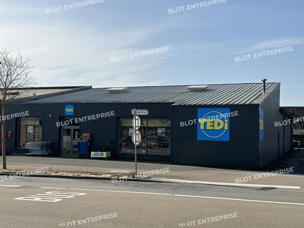 Retail in Lorient for lease Building Photo- Image 1 of 6