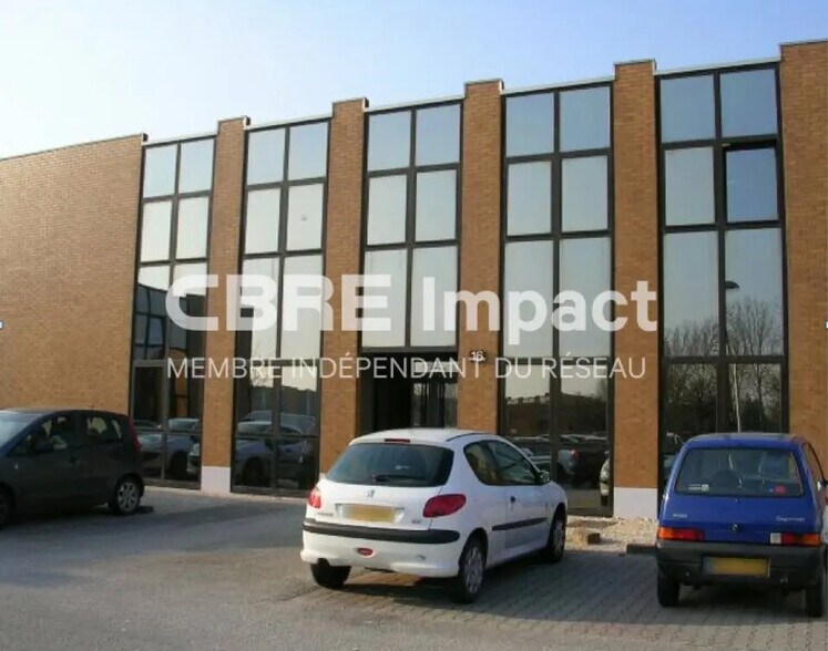 Office in Quetigny for lease - Building Photo - Image 1 of 3