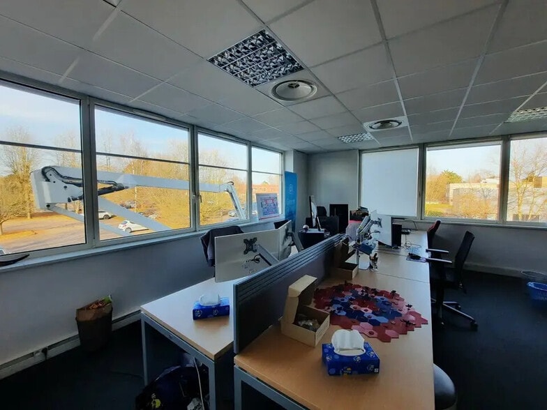 Office in Mont-Saint-Aignan for lease - Building Photo - Image 3 of 10