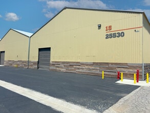 25545-25710 Springbrook Ave, Santa Clarita, CA for lease Building Photo- Image 1 of 3