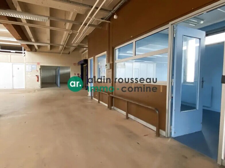 Flex in Angers for lease - Interior Photo - Image 2 of 3