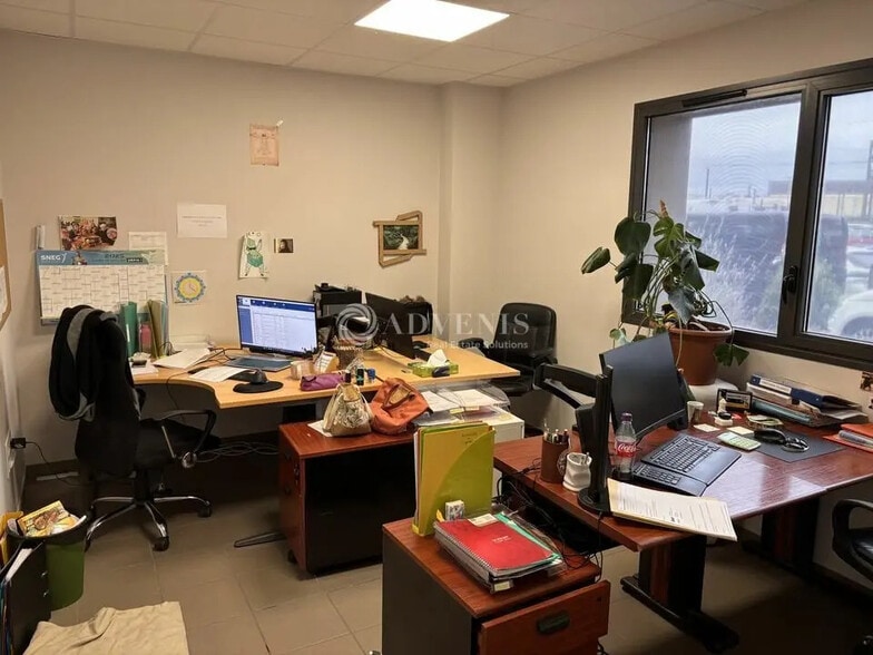 Flex in Le Mans for lease - Building Photo - Image 3 of 5