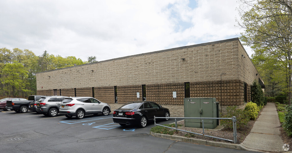 750 Blue Point Rd, Holtsville, NY for lease - Building Photo - Image 3 of 5