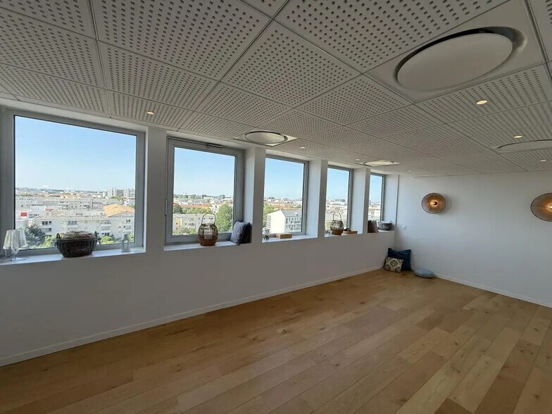 Office in Bordeaux for lease - Interior Photo - Image 3 of 13