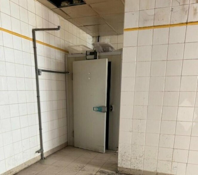 Retail in Anse for sale - Interior Photo - Image 2 of 5