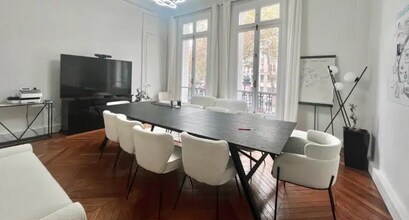 Office in Paris for lease Interior Photo- Image 2 of 3