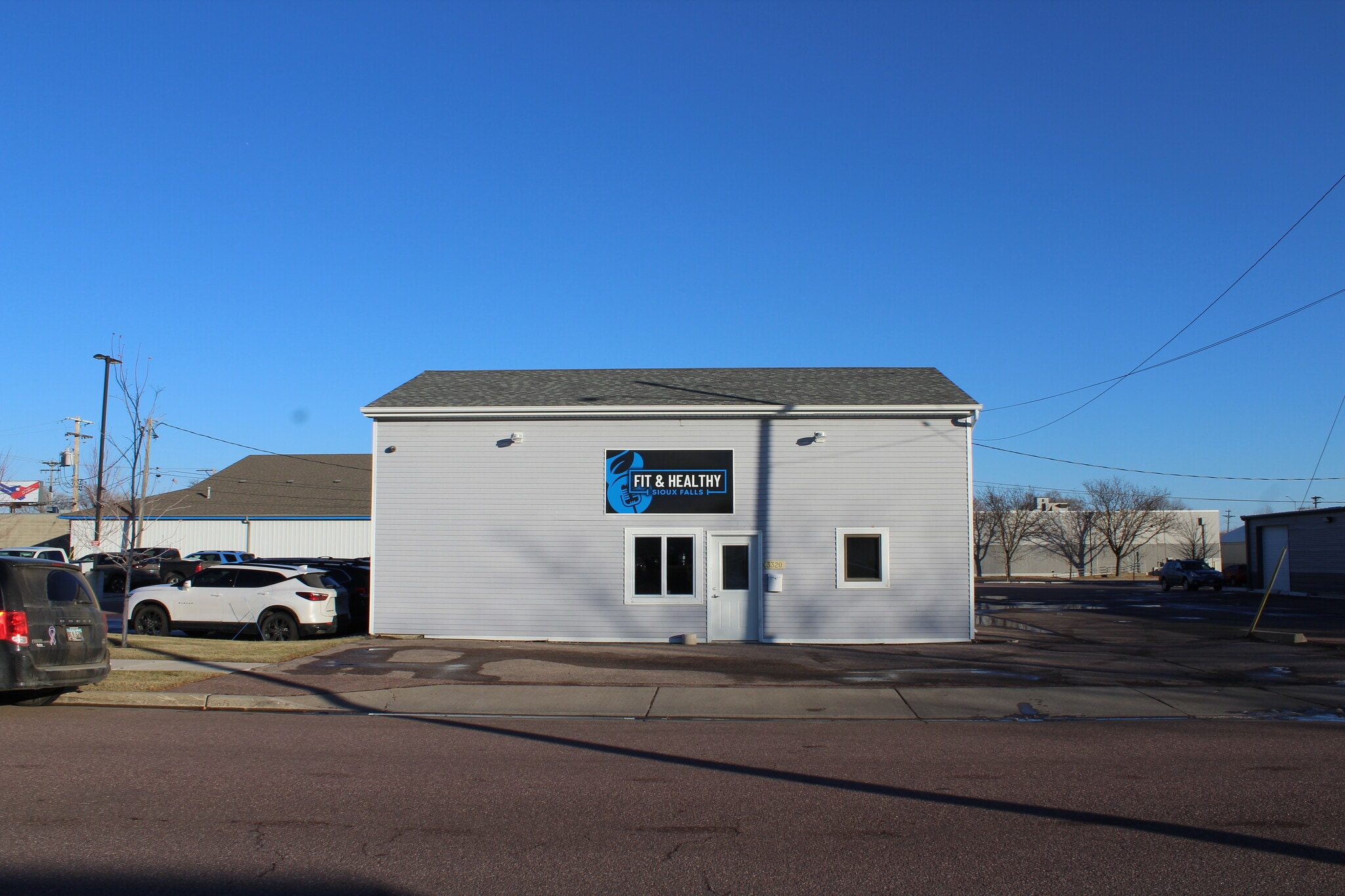 3320 S Duluth Ave, Sioux Falls, SD for lease Primary Photo- Image 1 of 8