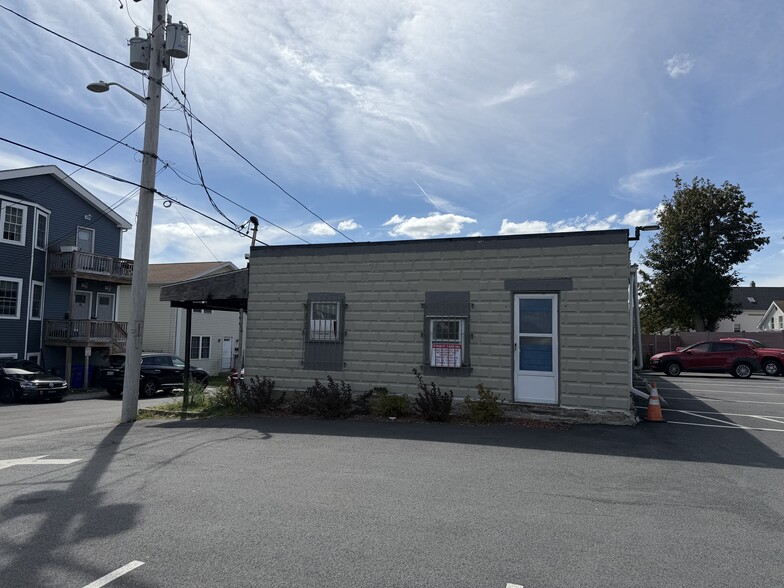 314 Branch Ave, Providence, RI for lease - Building Photo - Image 2 of 13