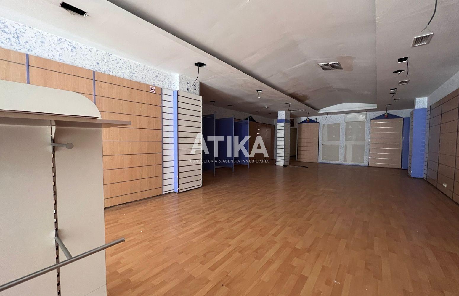 Retail in València for lease Building Photo- Image 1 of 13