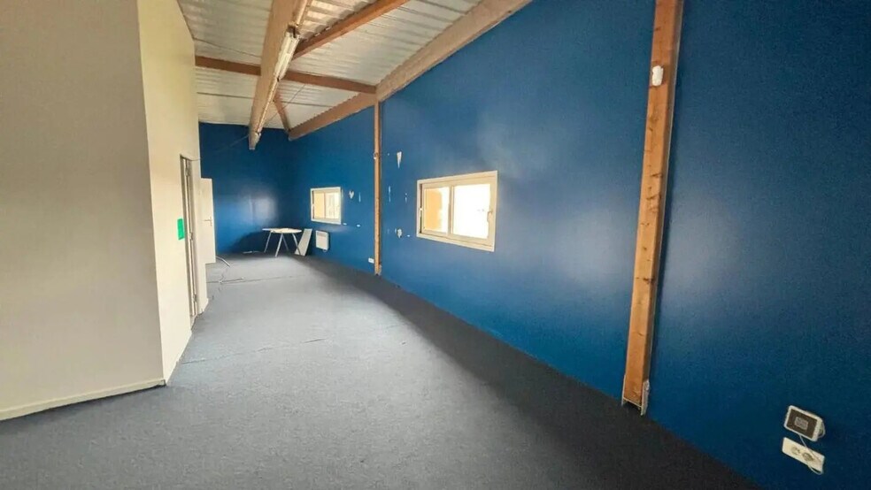 Office in Gazeran for sale - Interior Photo - Image 2 of 5