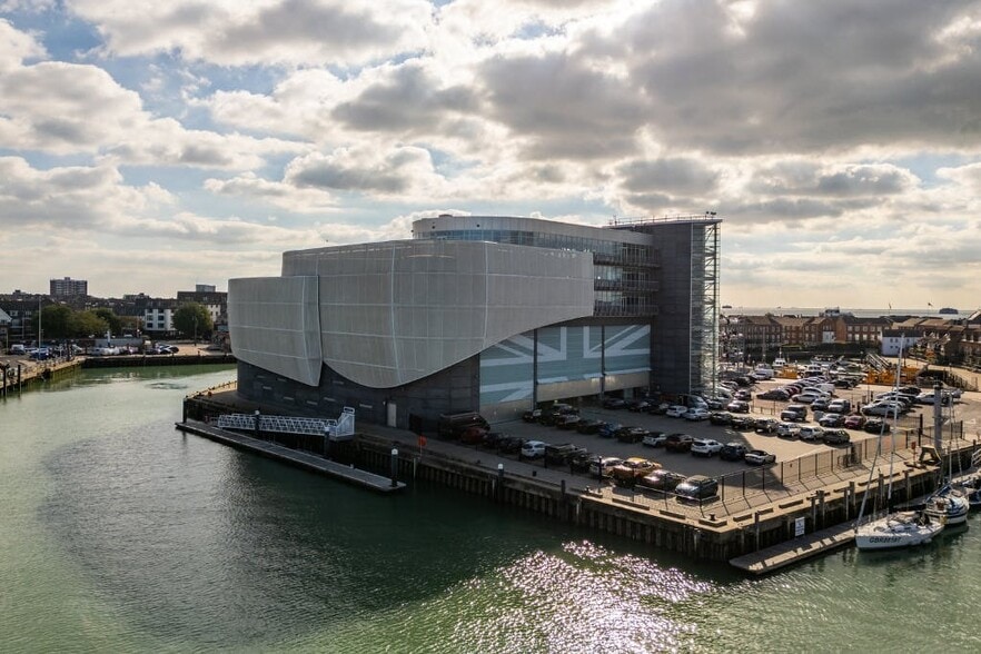 East St, Portsmouth for sale - Building Photo - Image 2 of 15