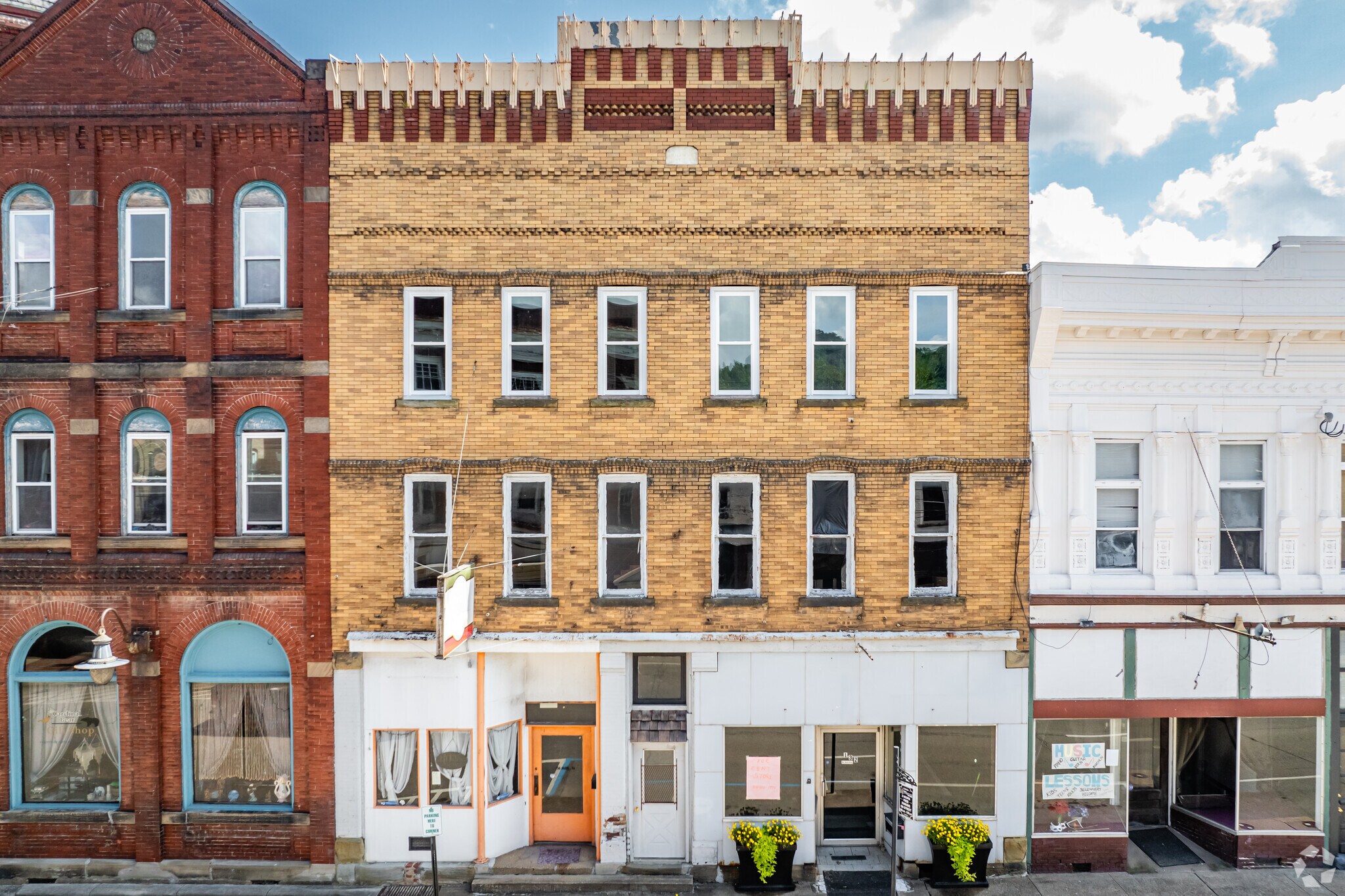 132 Main Ave, Weston, WV for lease Primary Photo- Image 1 of 5