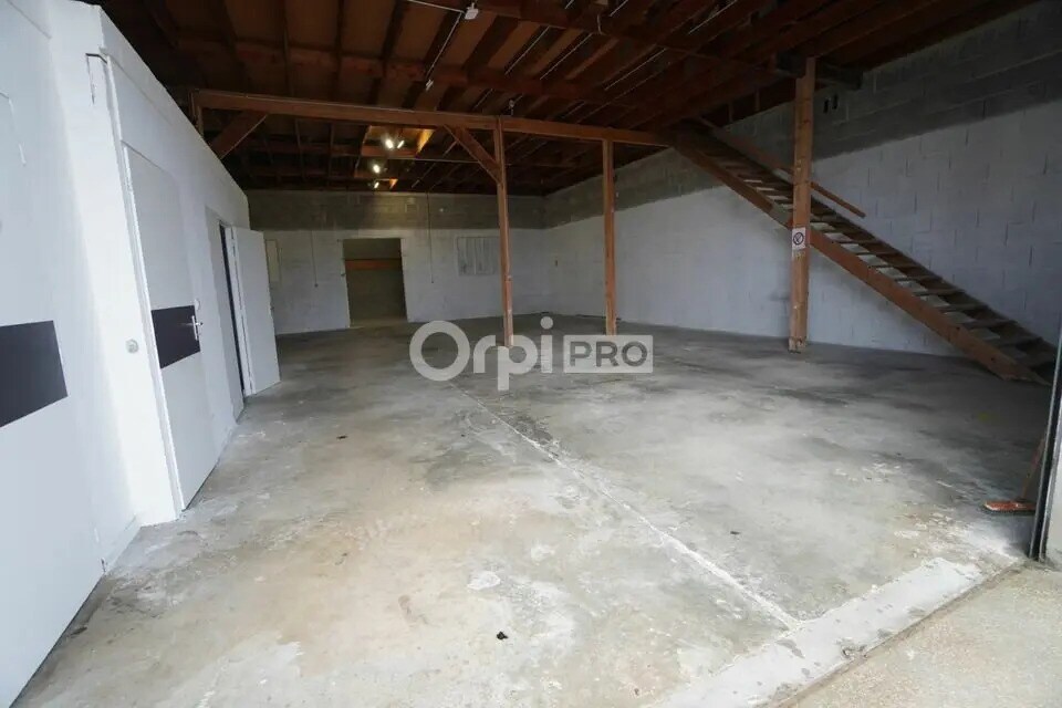 Flex in Arc-sur-Tille for lease Interior Photo- Image 1 of 11