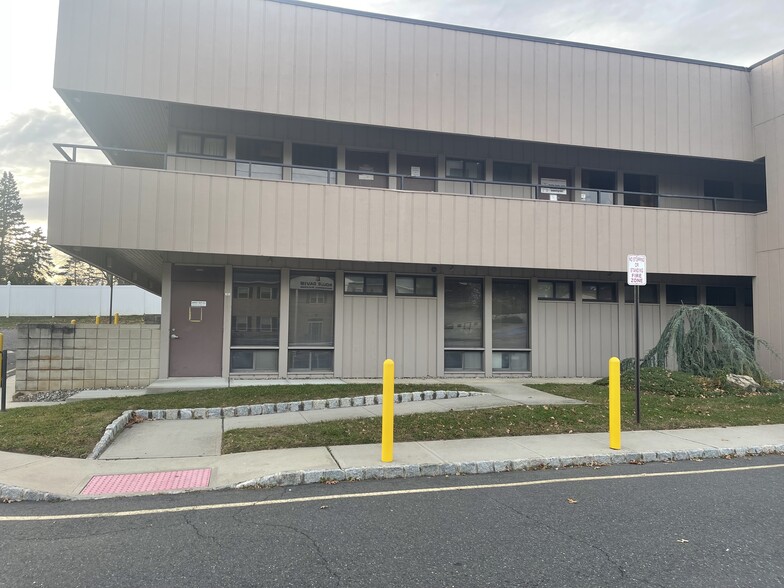 281 Summerhill Rd, East Brunswick, NJ for lease - Building Photo - Image 2 of 30